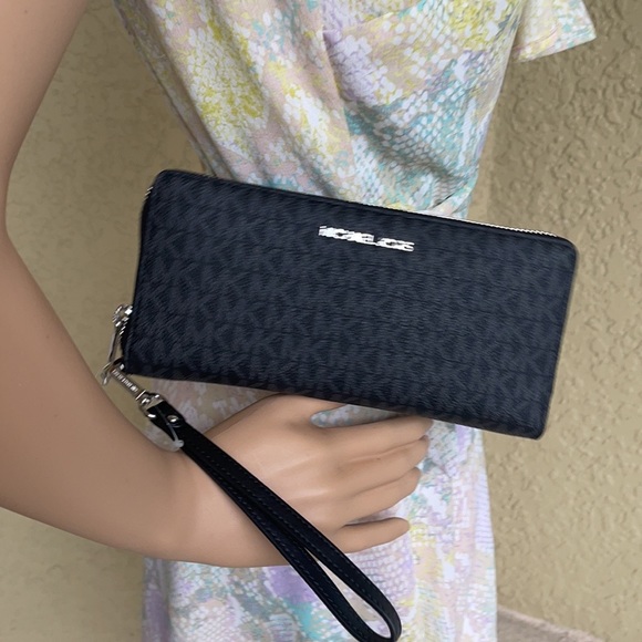 Michael Kors Jet Set Travel Large Travel CONTINENTAL Wristlet-Wallet - Picture 3 of 16